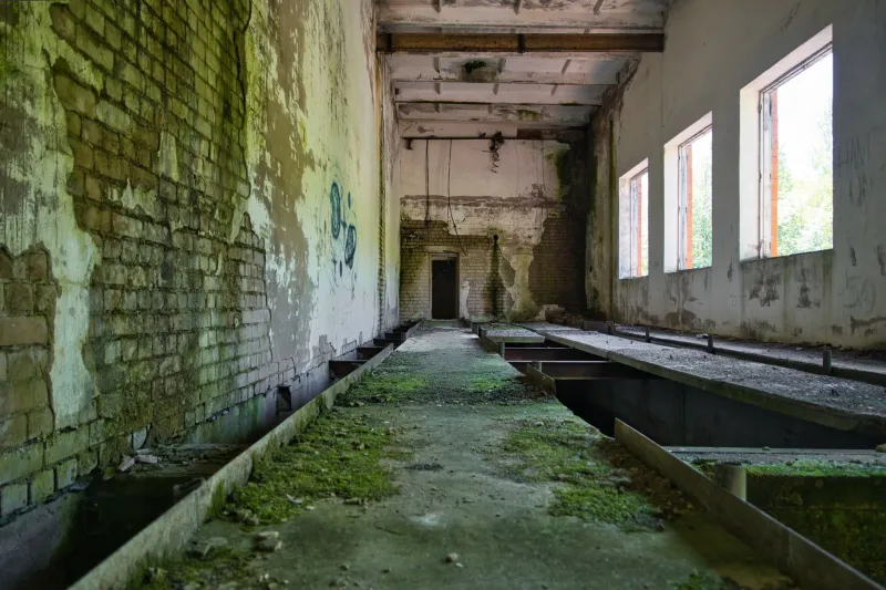 Beautiful Ruins: Inside the World of Photographers Who Shoot America's Forgotten Places
